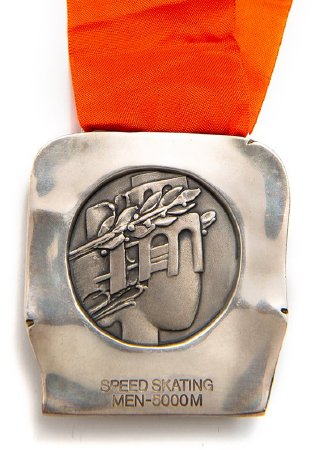 Back: Saravejo 1984 silver medal, athlete head with crown, speed skating