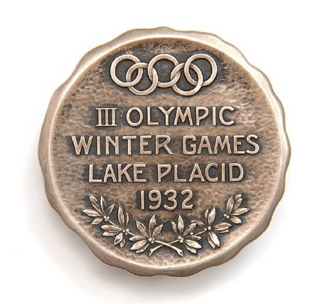 Back: Lake Placid 1932 prize medals, legend for 3rd Winter Games