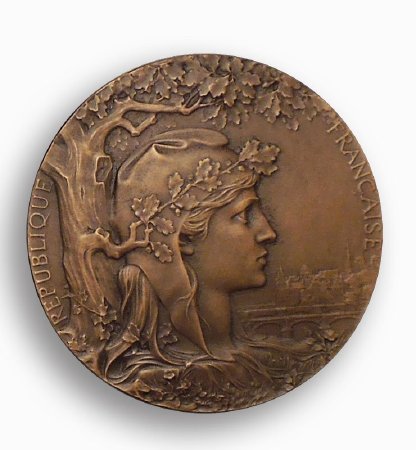 Front of Paris 1900 Exposition medal in bronze